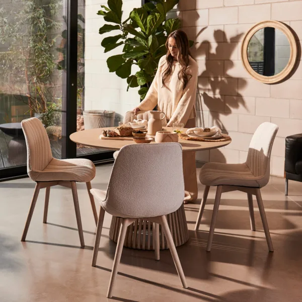 Willow Whitewash Round 4 Seater with Bella Boucle Dining Chairs with Whitewash Legs 
