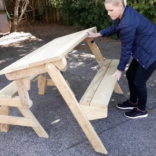 DIY plans to build a metamorphic wooden picnic table